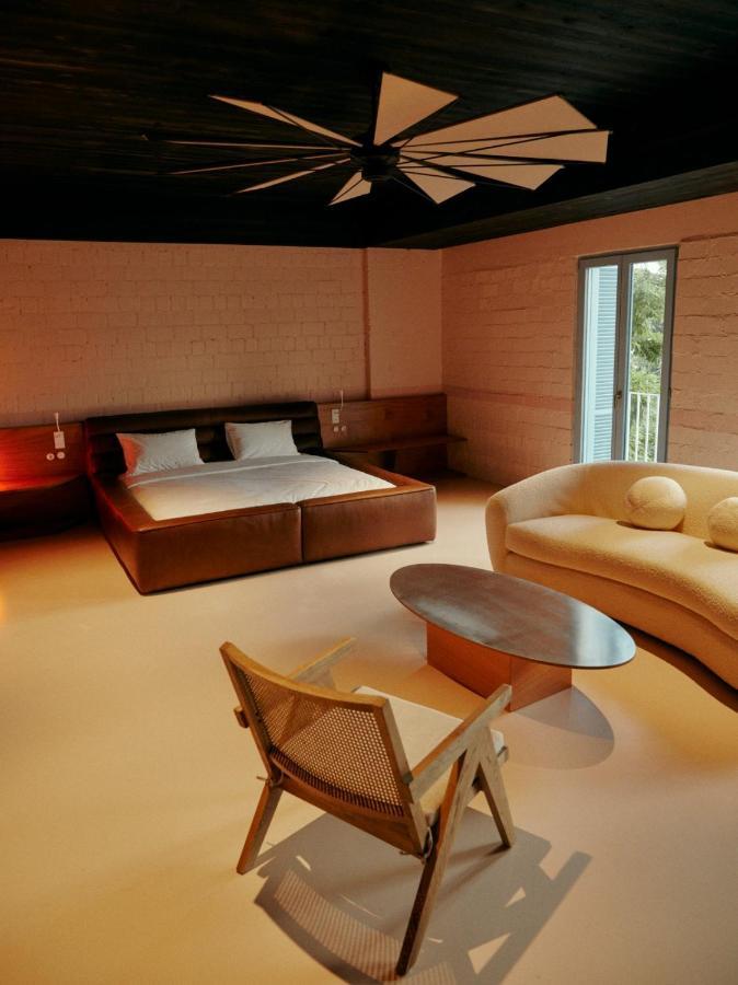 Rooms Hotel Batumi Bagian luar foto