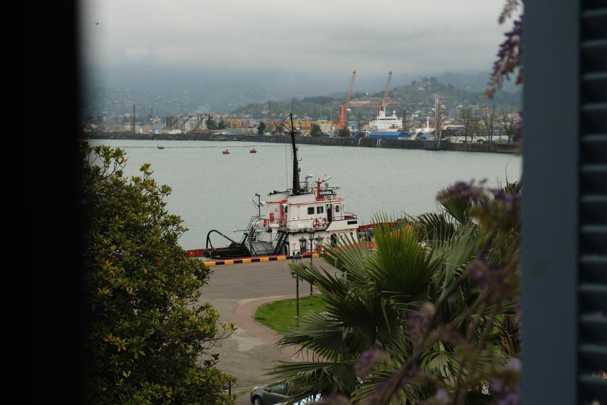 Rooms Hotel Batumi Bagian luar foto